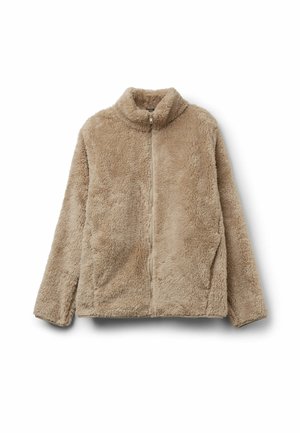 Chaqueta de forro polar beige y suave con un alto cuello y cierre de cremallera, con bolsillos laterales y una textura suave. Sin patrones ni detalles metálicos.