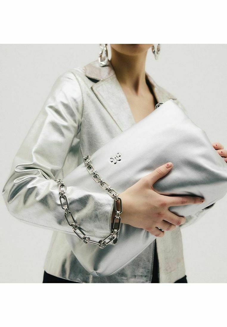 Silver Shell Wos WOS PILLOW - Clutch - silver/silberfarben - Zalando.at