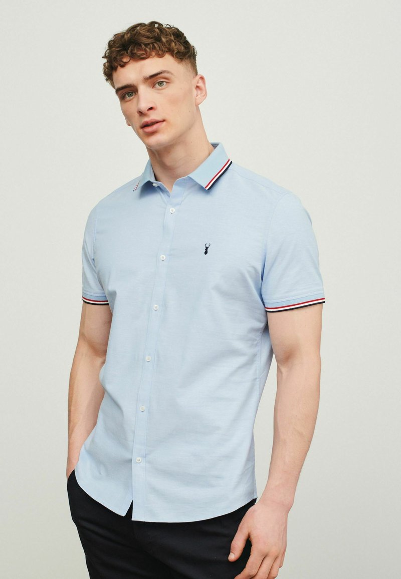 Herren Freizeithemden | Next OXFORD TIPPED COLLAR SHORT SLEEVE Hemd blue/blau - QW42778 Herren Freizeithemden | Next OXFORD TIPPED COLLAR SHORT SLEEVE Hemd blue/blau - QW42778