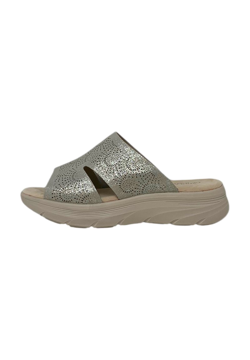 Sandalo a infradito open-toe in materiale metallico argento. Presenta un design con ritagli, una soletta imbottita e una suola imbottita di colore chiaro.