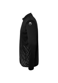 Zwarte fleece jas met opstaande kraag, voorzien van een wit diagonaal streepdesign aan de zijkant en een logo op de schouder.