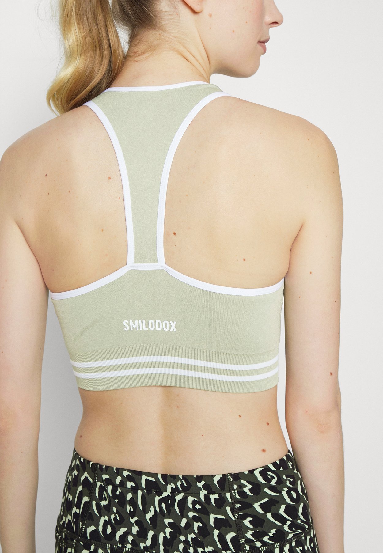 SEAMLESS STRIPE SPORTS BRA 