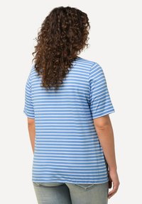 Ulla Popken STRIPED DRAWSTRING HEM SHORT SLEEVE TEE - Triko s potiskem - cloud blue