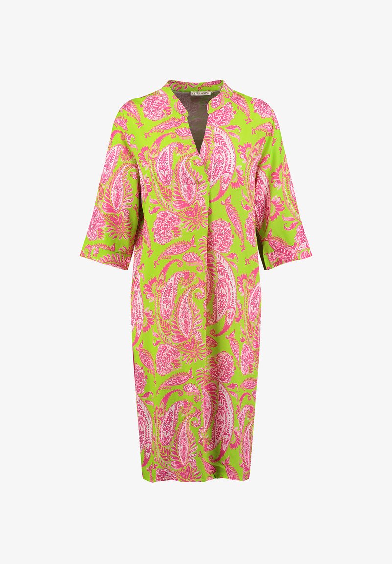 Grünes Stoffkleid mit pinkem Paisleymuster, kurzen Ärmeln und stehendem Kragen. Knielanges Design mit geradem Schnitt.