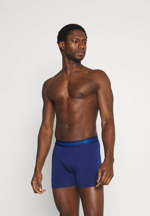 Marineblaue Boxershorts mit einem blauen elastischen Bund, der mit "JBS UNDERWEAR" beschriftet ist, figurbetonte Passform und weiche Stoffoberfläche.