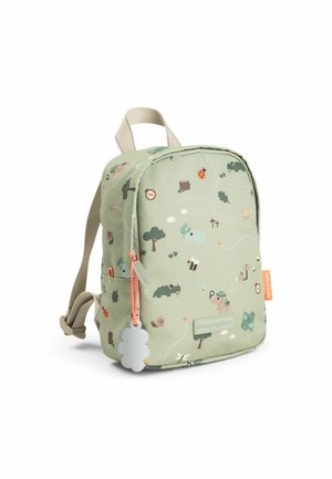 Lysegrøn børne rygsæk med naturtema illustrationer, beige stropper, orange lynlåstræk og en reflekterende cloud-formet charm.