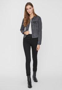 Vero Moda VMHOT SOYA  - Veste en jean - medium grey denim