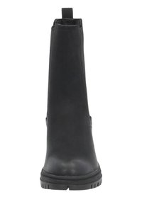Botín negro de tobillo con un acabado de cuero suave, paneles laterales elásticos y una suela de goma texturizada. Presenta una pestaña en la parte posterior para un fácil calzado.