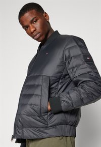 Tommy Hilfiger Bomber Jacket - black