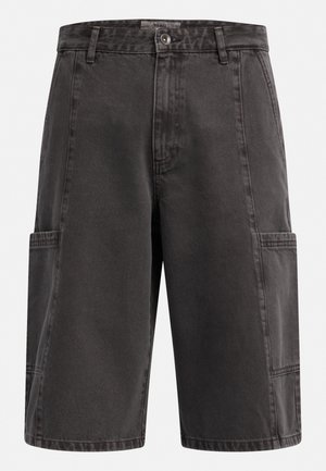 Czarne szorty cargo z luźnym krojem, wykonane z wytrzymałego materiału, z dwiema bocznymi kieszeniami i zamkiem błyskawicznym z przodu.