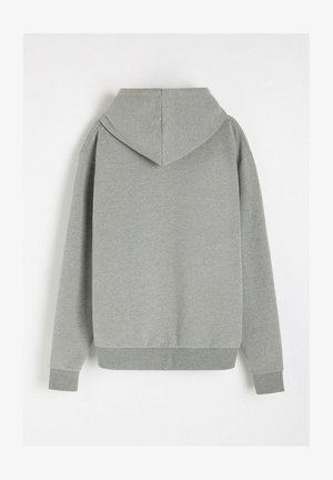 Szara bluza z kapturem o miękkiej fakturze. Posiada luźny krój, długie rękawy oraz ściągacz na dole, zaprojektowana z myślą o komforcie i cieple.