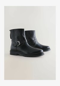 Selectat, black leather