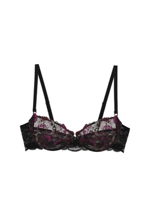 Sujetador balconette de encaje negro y púrpura con bordados florales y tirantes finos ajustables sobre un fondo blanco.