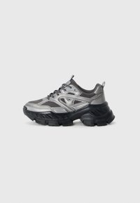 Unselected, silver-coloured