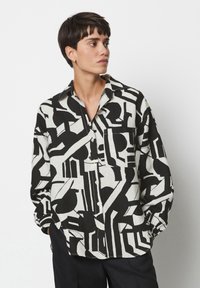 Marc O'Polo BEDRUCKTE IN SOMMERLICHER QUALITÄT - Button-down blouse - black white