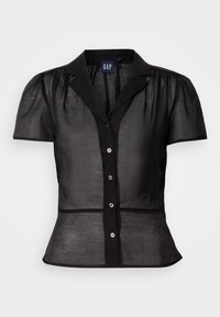 Blouse noire transparente à manches courtes avec épaules bouffantes, fermeture à boutons sur le devant, col structuré et ourlet légèrement évasé de chez GAP.