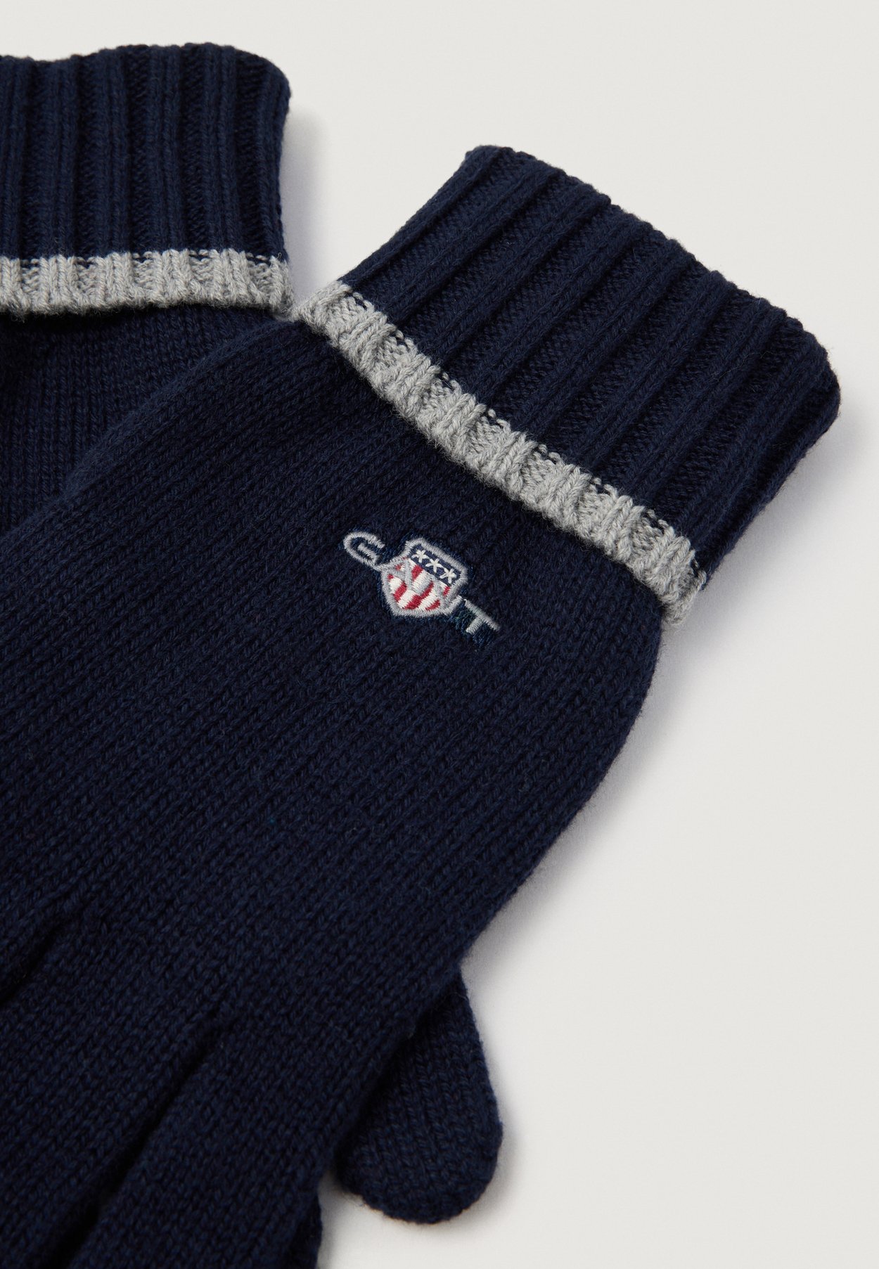 ESSENTIAL BEANIE AND GLOVE SET UNISEX