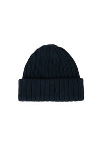 Cappello di maglia in blu scuro, con una texture a coste verticali, orlo ripiegato e un materiale morbido e flessibile per il calore.