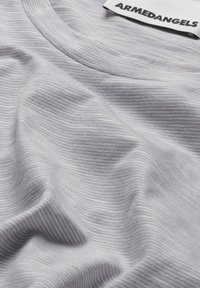 ARMEDANGELS JAAMEL STRUCTURE - T-Shirt basic - misty morning/luna rock