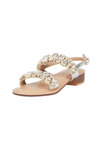 Sandali argento con due ampie cinghie decorate con cristalli trasparenti, tacco basso a blocco e soletta in tinta unita tan.