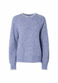 Pull en maille légère bleu clair, à manches longues et col rond, avec des poignets et un ourlet côtelés.