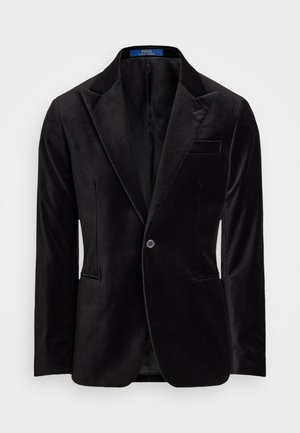 Zwarte fluwelen tuxedojack met een gesneden revers, een enkele knoopsluiting en twee voorkanten zakken. Voering aan de binnenzijde en subtiele textuur.