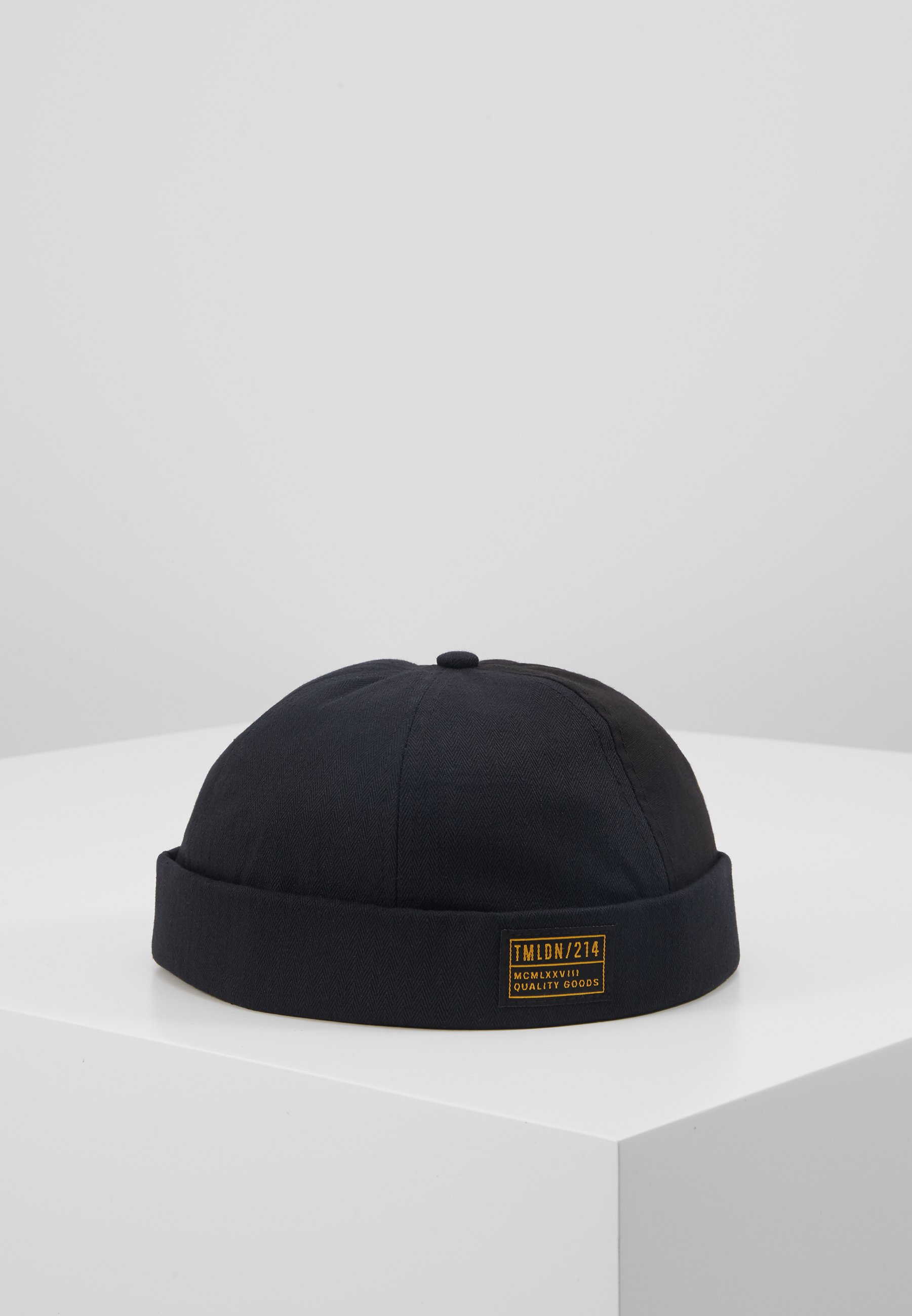 bonnet docker reebok