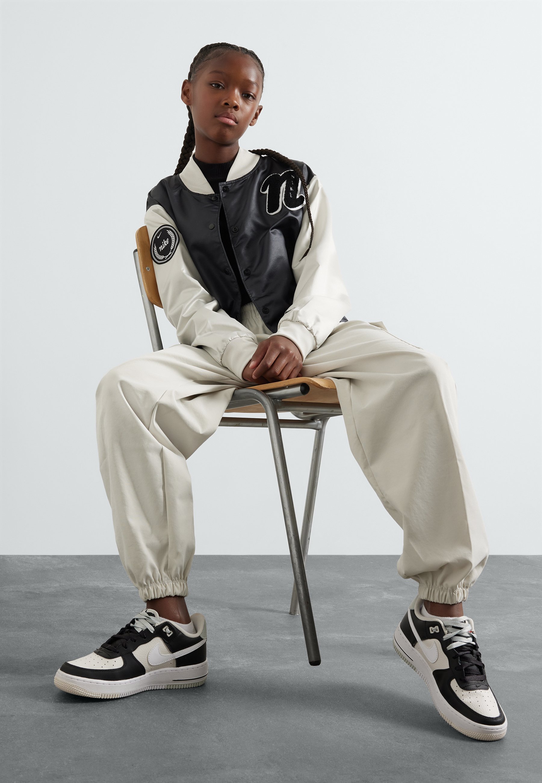 nike cargo trousers light bone