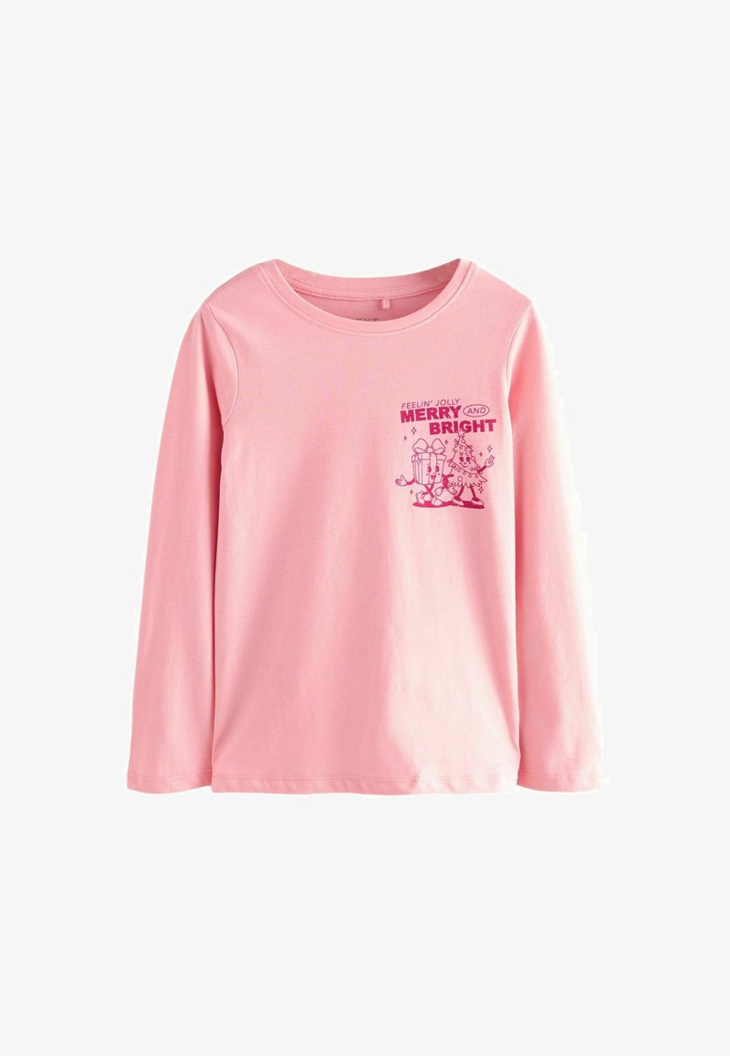 Roze langzamige shirt gemaakt van zachte stof, met een grafische afdruk van cadeaus en een kerstboom met de tekst "Vrolijk en Helder."