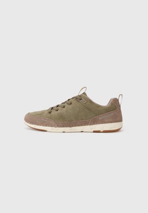 Trainers - green