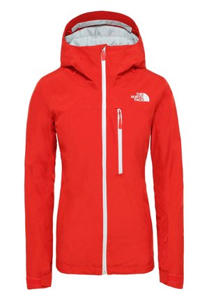 Czerwona wodoodporna kurtka z kapturem, białym zamkiem błyskawicznym z przodu, zamkiem błyskawicznym kieszeni na piersi i logo The North Face na piersi.