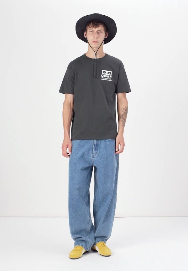 PERMISSION - Basic T-shirt3