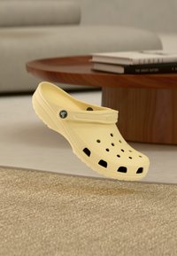 Niewybrane, yellow light