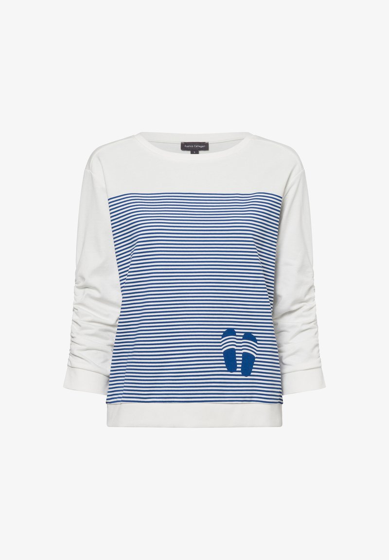 Witte lange mouwen shirt met een horizontaal blauw-wit gestreept ontwerp, met een blauwe flip-flop graphic op de voorkant. Zachte textuur.