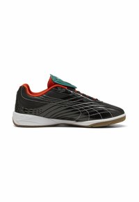 Chaussure de sport noire à finition brillante, semelle intermédiaire blanche, doublure rouge-orange, languette verte et accents texturés sur le talon.