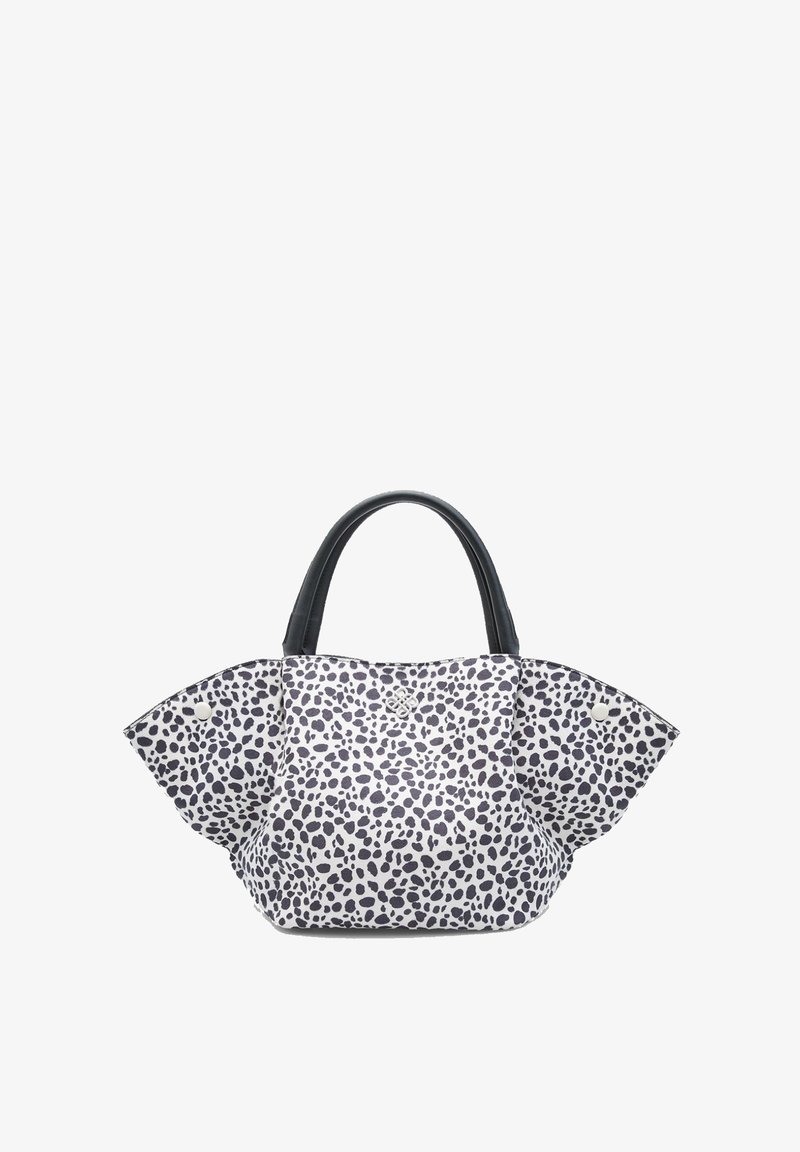 Borsa a tracolla bianca e nera con macchie, dotata di ampie ali e manici neri, con un piccolo logo argentato al centro sul frontale.