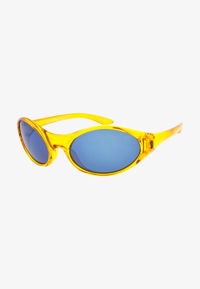 Gafas de sol de plástico amarillo con lentes azules, forma ovalada y un acabado suave. Presentan un logotipo en la patilla y un detalle sutil en la bisagra.