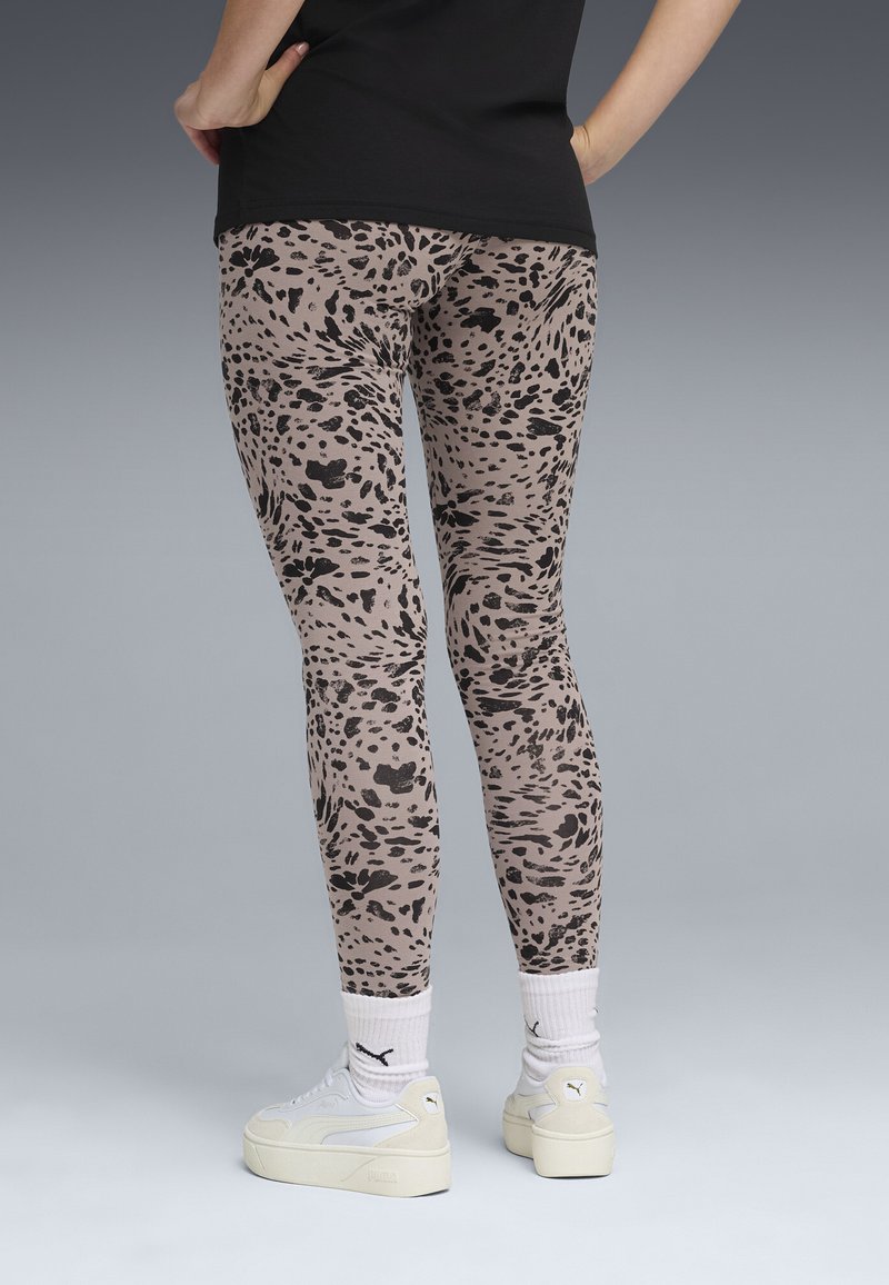 Puma ESSENTIALS GRAPHICS BEDRUCKTE - Legíny - kalhoty - sandstone