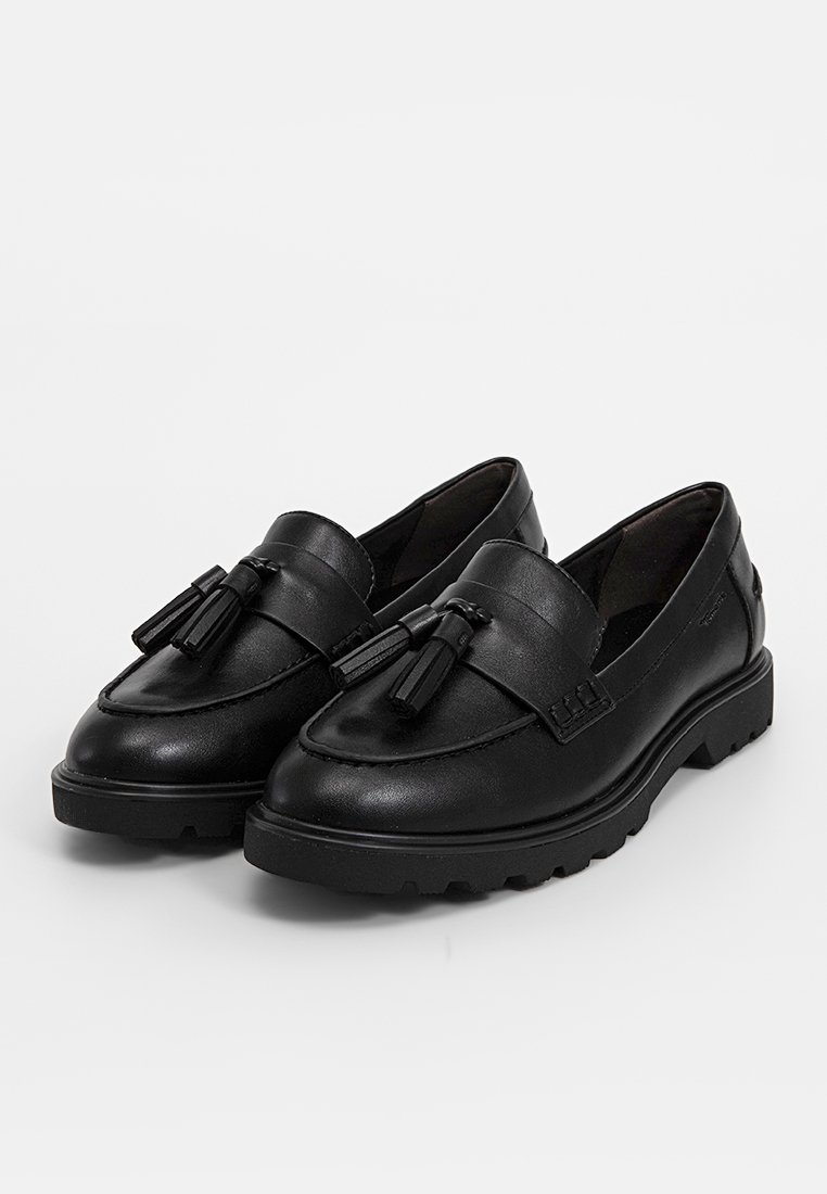 Mocassini in pelle nera con una finitura liscia, dotati di decorazioni con nappine e suola in gomma chunky. Design classico con punta arrotondata.