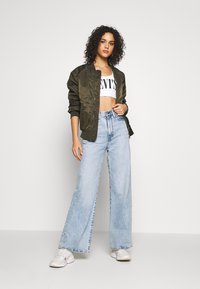 Levi's® LOGO SPORTS BRA - Top - white