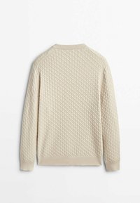 Beiger Pullover mit einem strukturierten Diamantmuster, geripptem Kragen, Ärmeln und Saum, in lockerer Passform und mit langen Ärmeln.