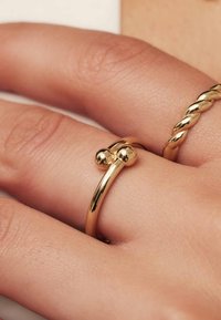 Isabel Bernard Ring - gold coloured