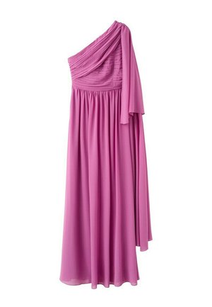 Vestido largo hasta el suelo de un solo hombro en color magenta, con corpiño plisado y tela fluida que cae sobre el hombro opuesto.
