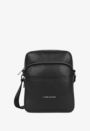 Borsa a tracolla nera in pelle con finitura texturizzata, dotata di scomparto principale con zip, tasca frontale e tracolla regolabile.