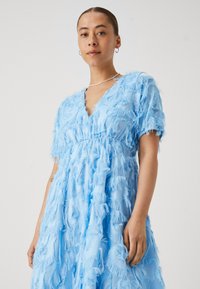 YAS Petite YASPAZYLLA MIDI DRESS SHOW  - Kokteilinė suknelė / vakarėlių suknelė - alaskan blue