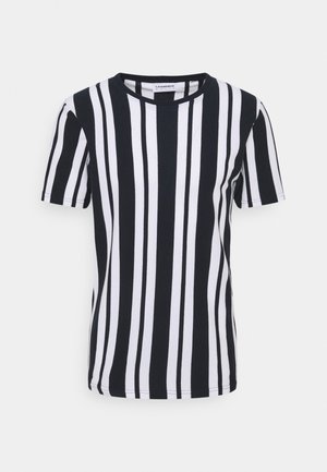 Schwarz-weiß gestreiftes T-Shirt mit kurzen Ärmeln und Rundhalsausschnitt, reguläre Passform, dargestellt auf einem schlichten hellen Hintergrund.