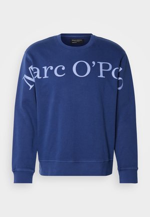 Sudadera de algodón azul con cuello redondo, mangas largas y un gran texto blanco que dice "Marc O'Polo" en la parte frontal.