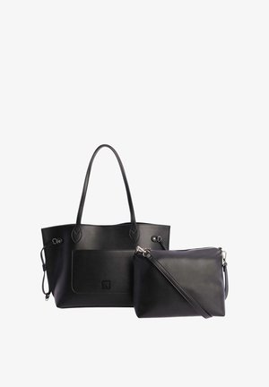 Bolso tote de cuero negro con dos asas y un bolso bandolera más pequeño a juego con cremallera y correa desmontable en la parte frontal.