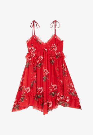 Robe rouge sans manches à imprimé floral, avec ourlet volanté et bretelles ajustables à nouer, présentant un tissu superposé et une silhouette fluide.