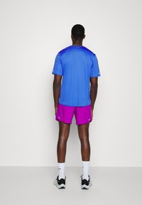 Nike Performance STRIDE - Calções desportivos - vivid purple